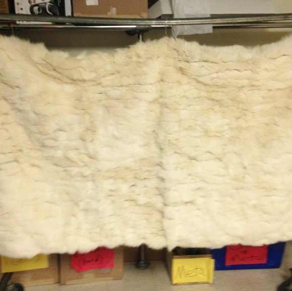Luxury Blue Fox Fur Blanket - Picture 1 of 3